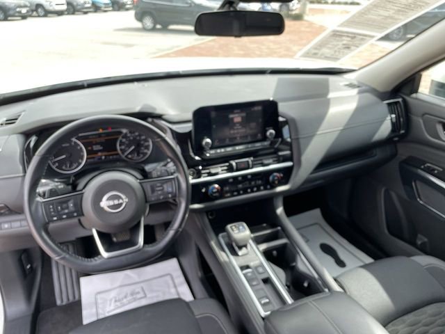 Used 2022 Nissan Pathfinder SV image 17