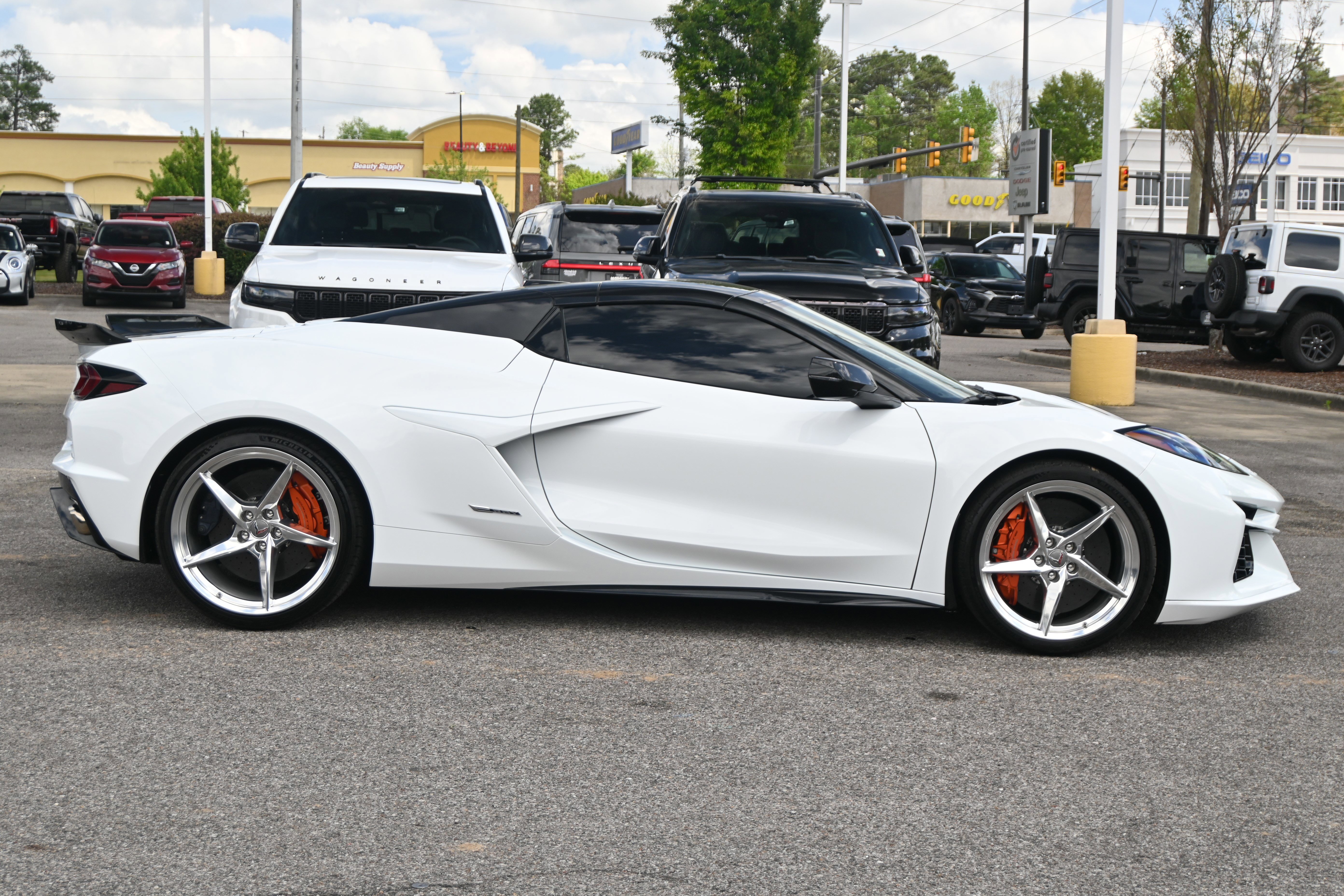 Used 2025 Chevrolet Corvette E-Ray w/ Stealth Interior Trim Package AWD/4WD image 11