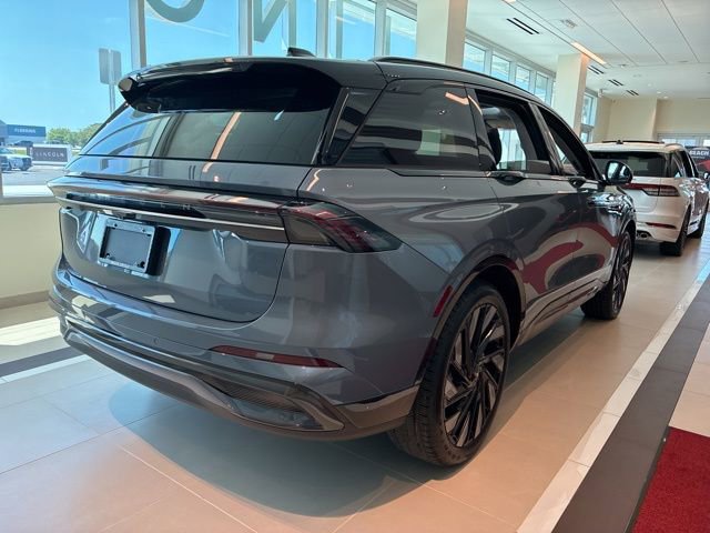 Used 2026 Lincoln Nautilus Reserve AWD/4WD image 2