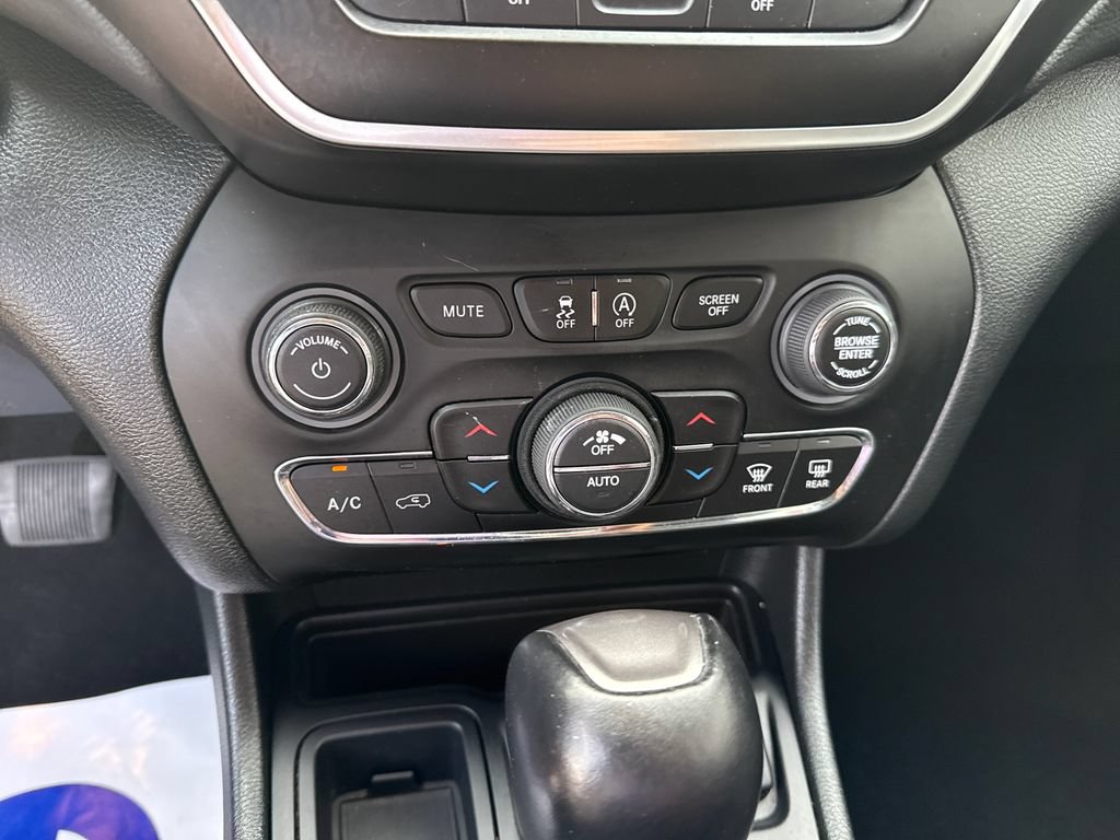 Used 2022 Jeep Cherokee Latitude Lux FWD image 17