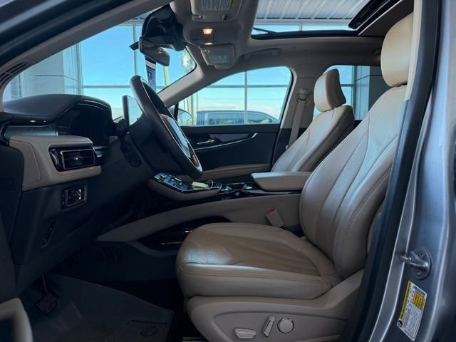 Used 2023 Lincoln Nautilus Reserve image 3