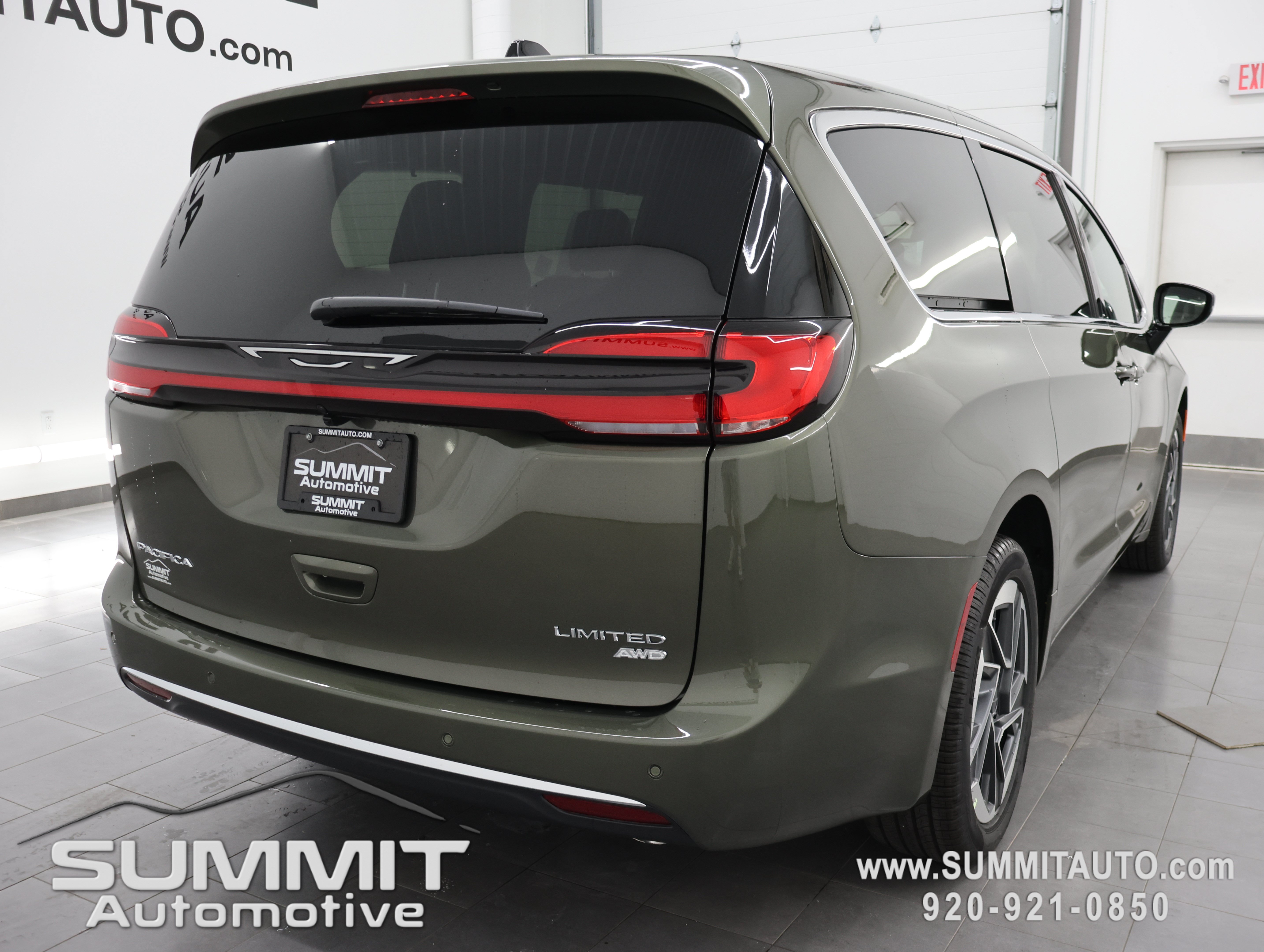 New 2027 Chrysler Pacifica Limited AWD/4WD image 5
