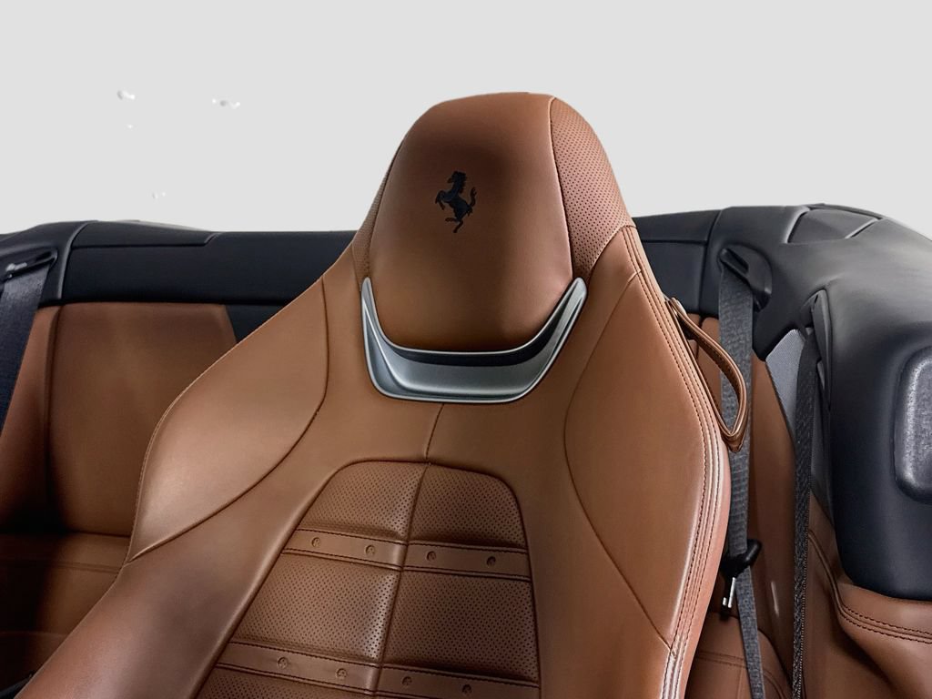 Used 2020 Ferrari Portofino RWD image 21