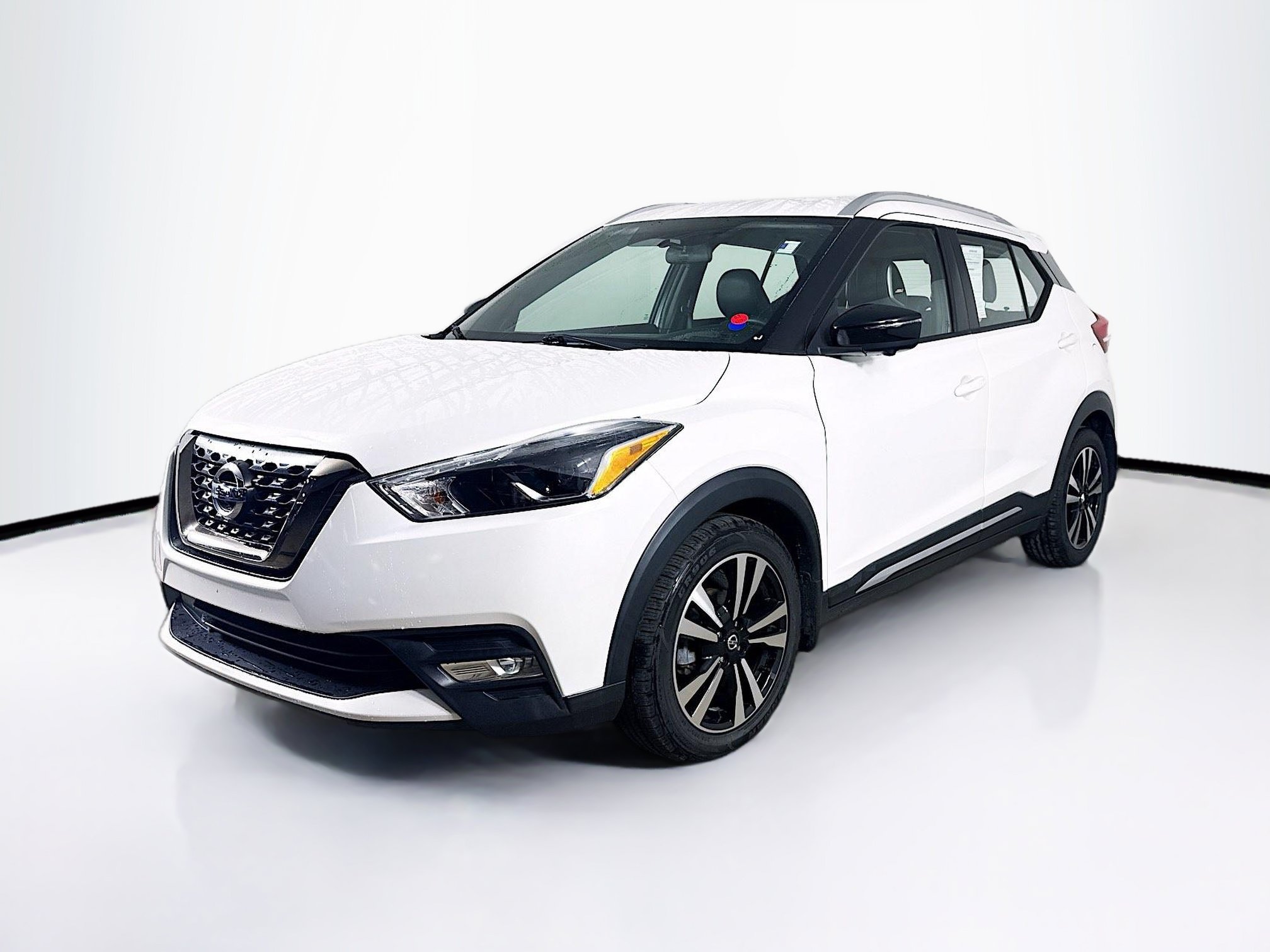 Used 2019 Nissan Kicks SR w/ SR Premium Package FWD image 4