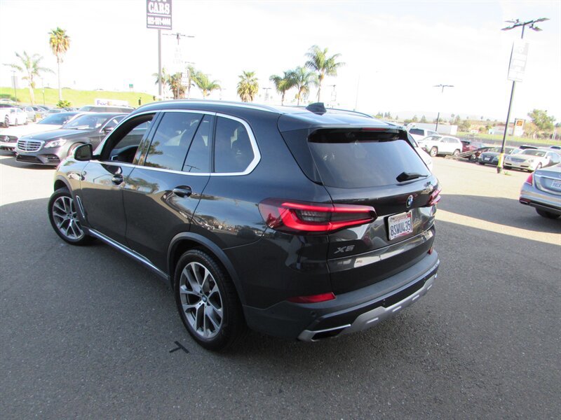 Used 2020 BMW X5 xDrive40i w/ Premium Package AWD/4WD image 3