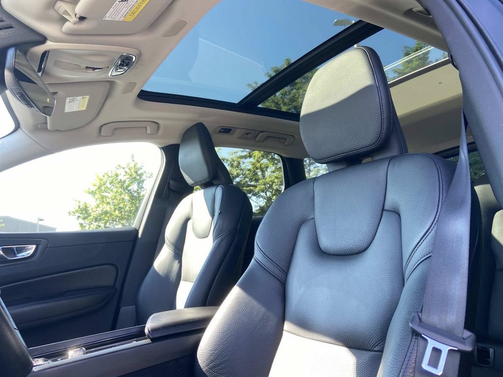 Used 2019 Volvo XC60 T6 Momentum w/ Premium Package AWD/4WD image 24