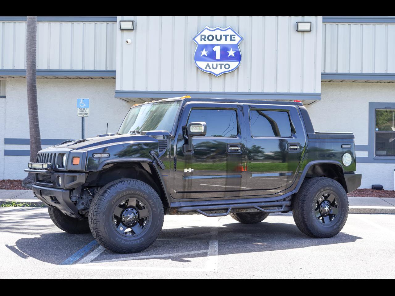 Used 2005 HUMMER H2 SUT w/ Preferred Equipment Group AWD/4WD image 1