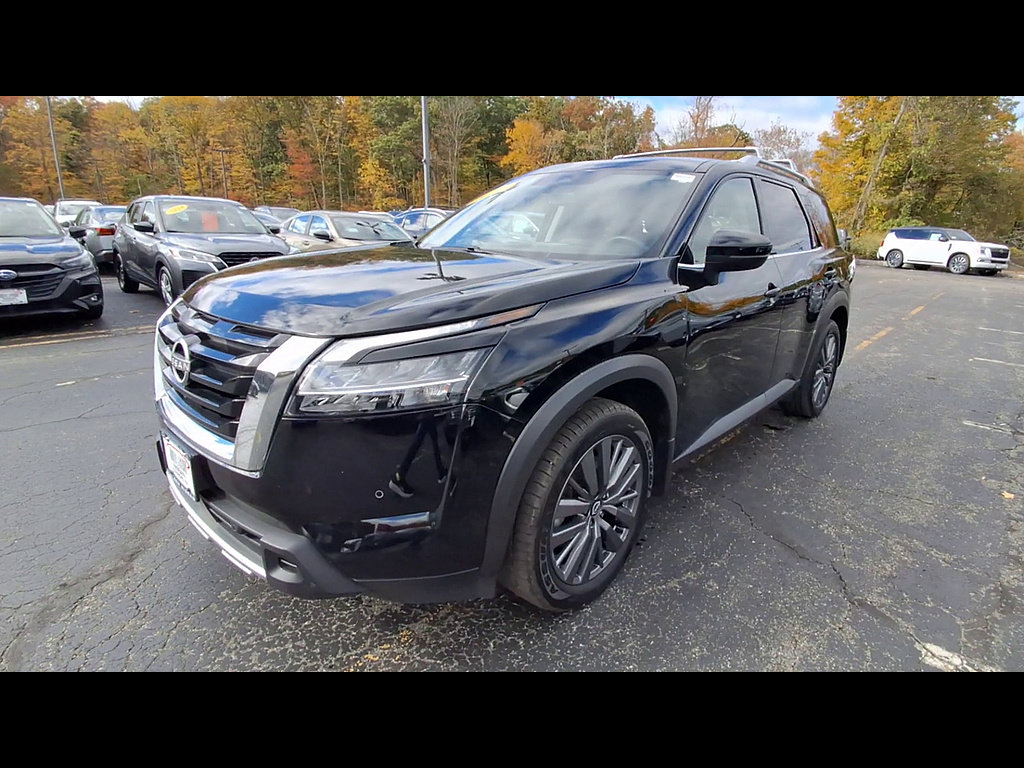 Certified 2024 Nissan Pathfinder SL w/ SL Premium Package AWD/4WD image 4