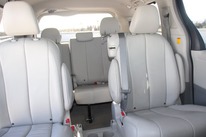 Used 2013 Toyota Sienna XLE FWD image 22