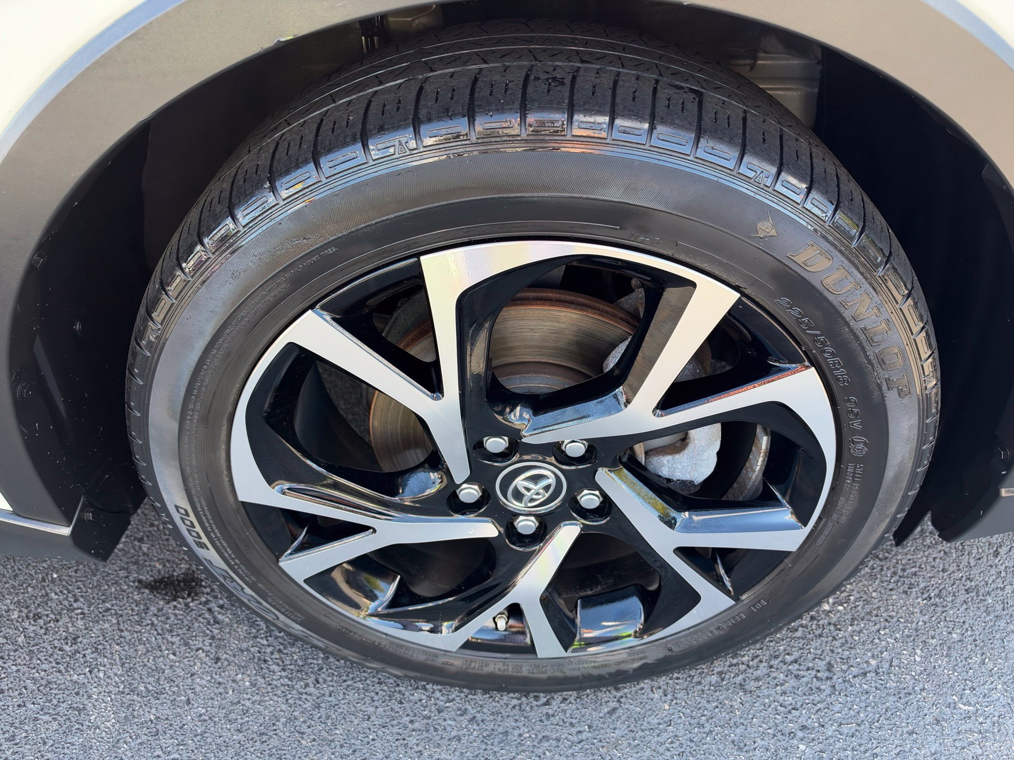 Used 2019 Toyota C-HR Limited FWD image 8