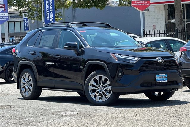 Used 2025 Toyota RAV4 XLE Premium image 2