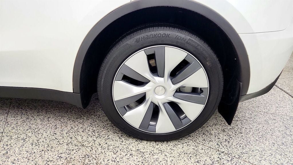 Used 2023 Tesla Model Y Long Range AWD/4WD image 9