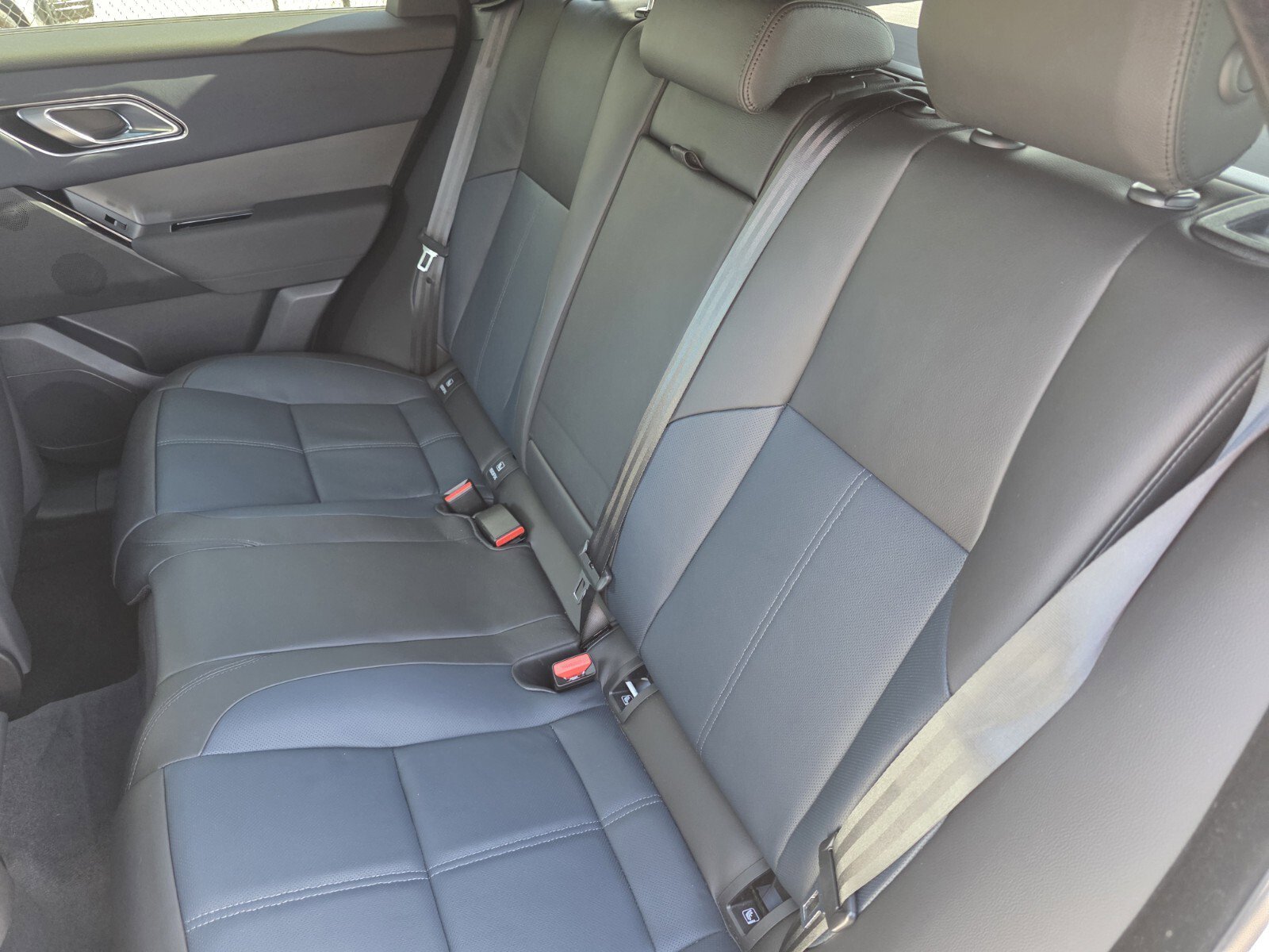 Certified 2024 Land Rover Range Rover Velar Dynamic SE image 13