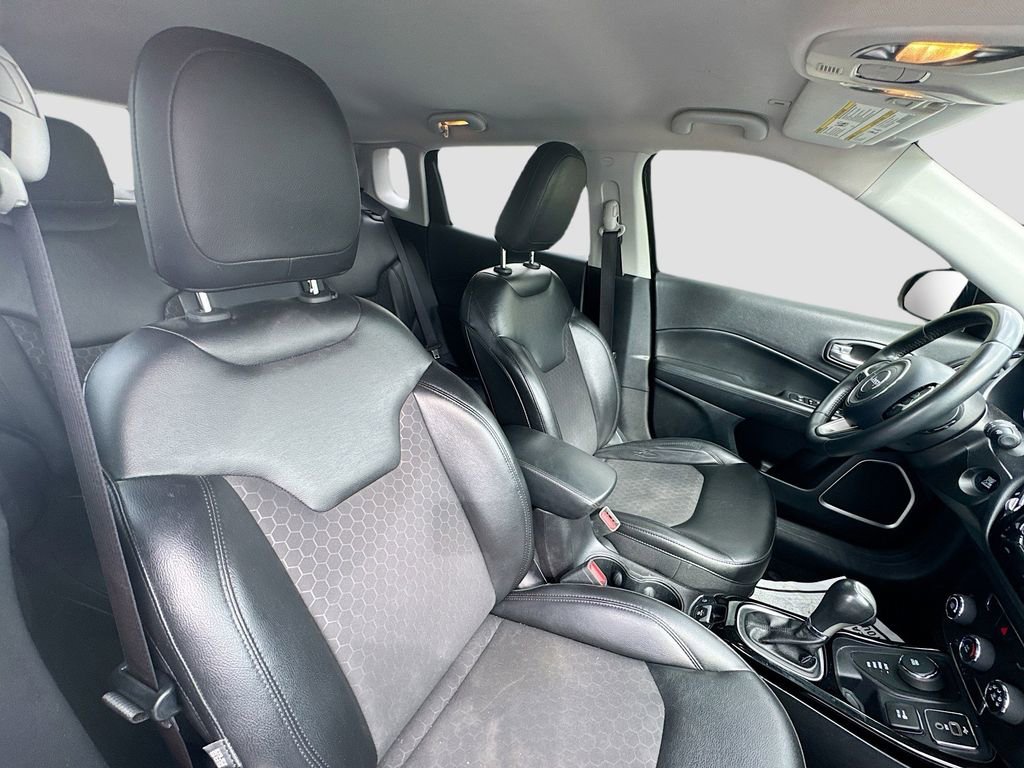 Used 2018 Jeep Compass Latitude AWD/4WD image 27