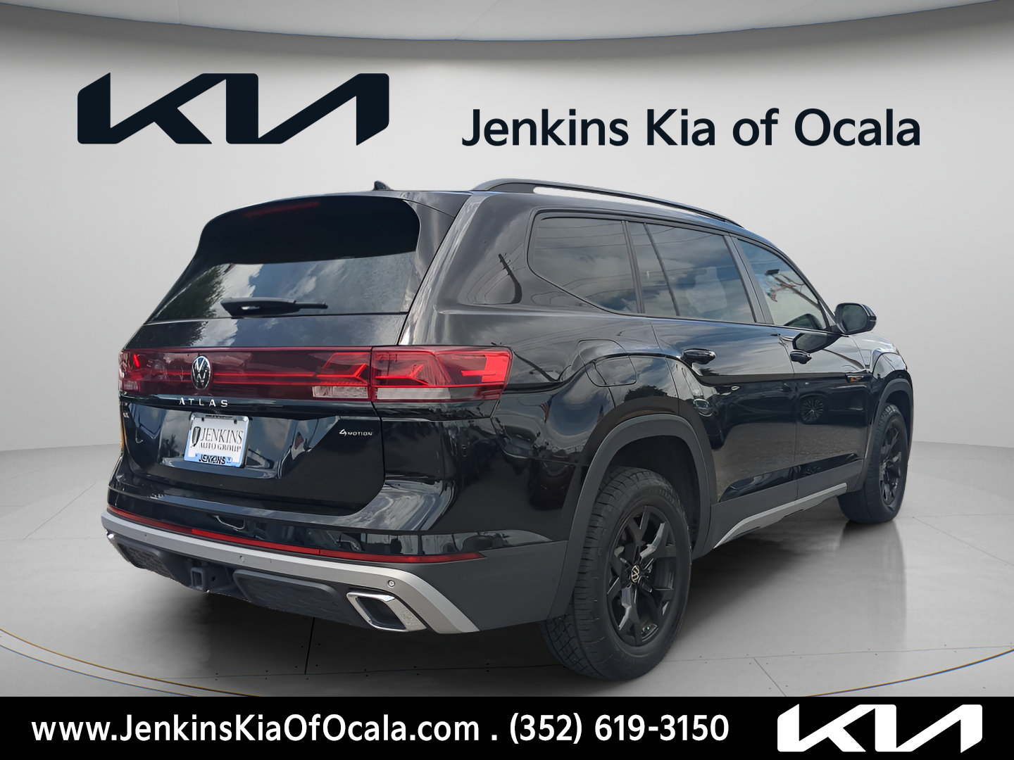 Used 2024 Volkswagen Atlas Peak Edition SEL AWD/4WD image 3