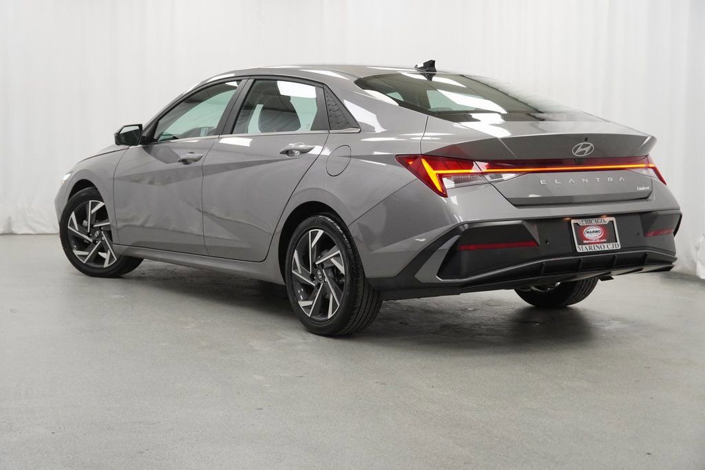 Used 2024 Hyundai Elantra Limited image 13