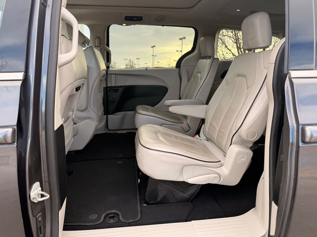 Used 2021 Chrysler Pacifica Limited image 23