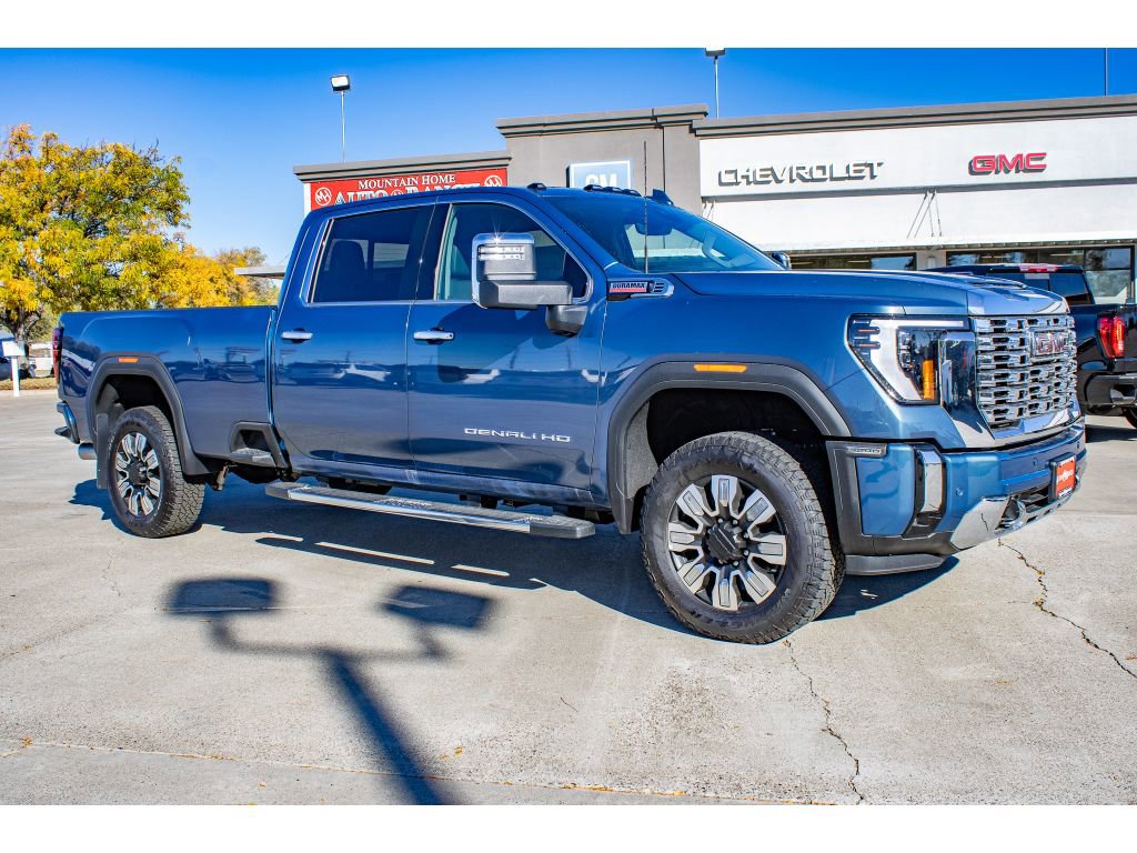 New 2026 GMC Sierra 3500 Denali w/ Denali Reserve Package image 2