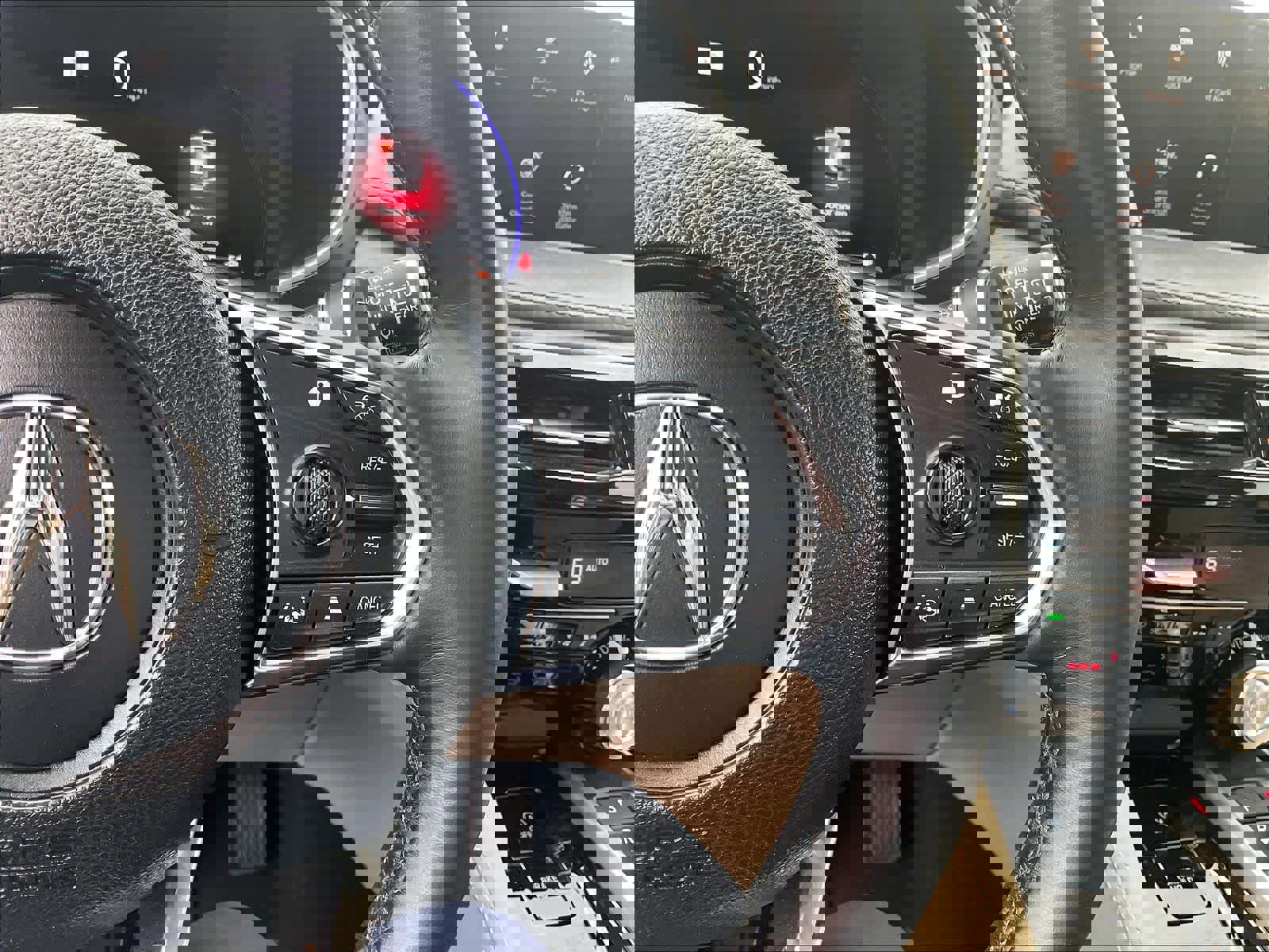 Used 2023 Acura MDX SH-AWD w/ Advance Package image 19