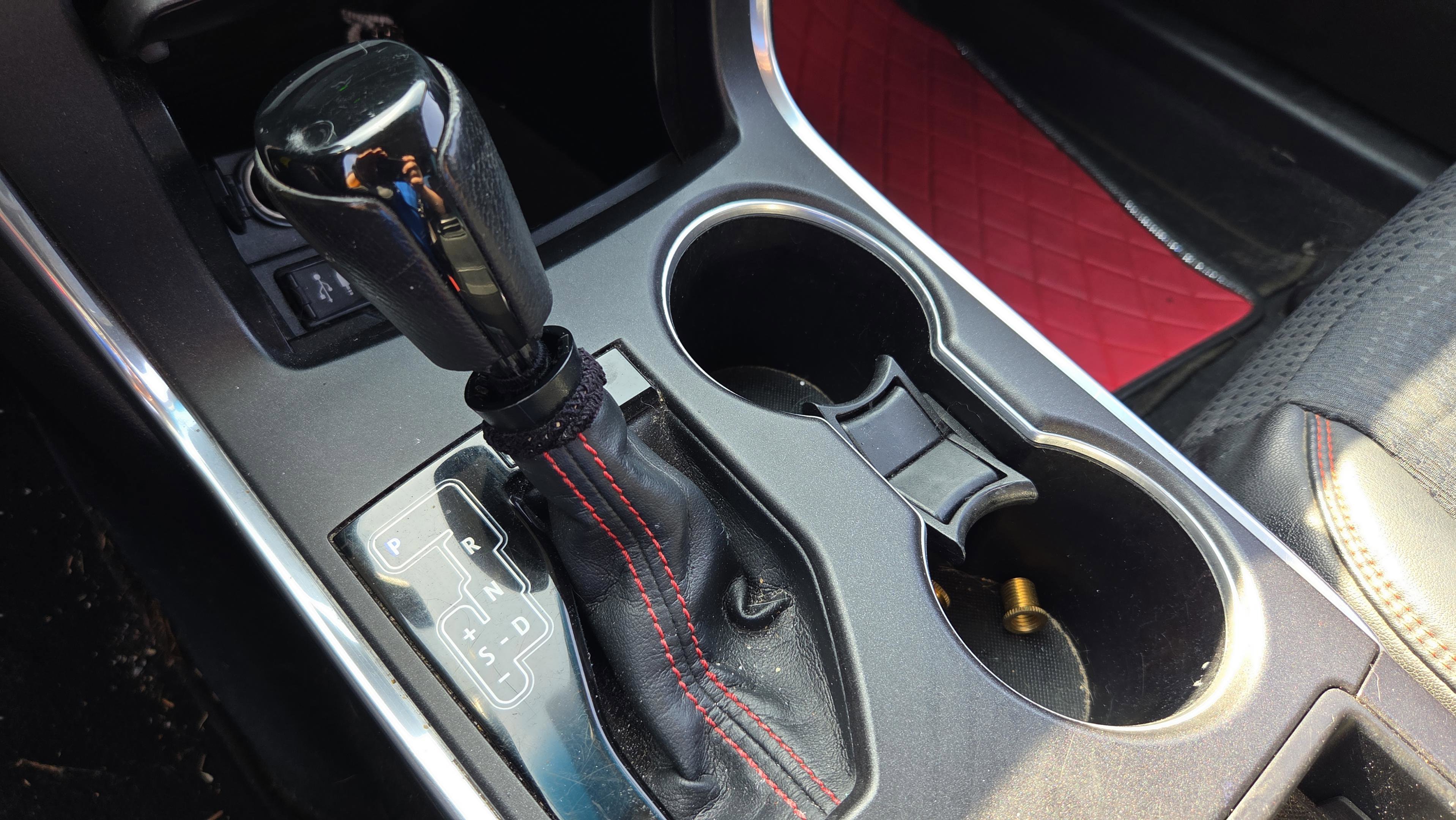 Used 2015 Toyota Camry SE w/ Moonroof Package FWD image 21