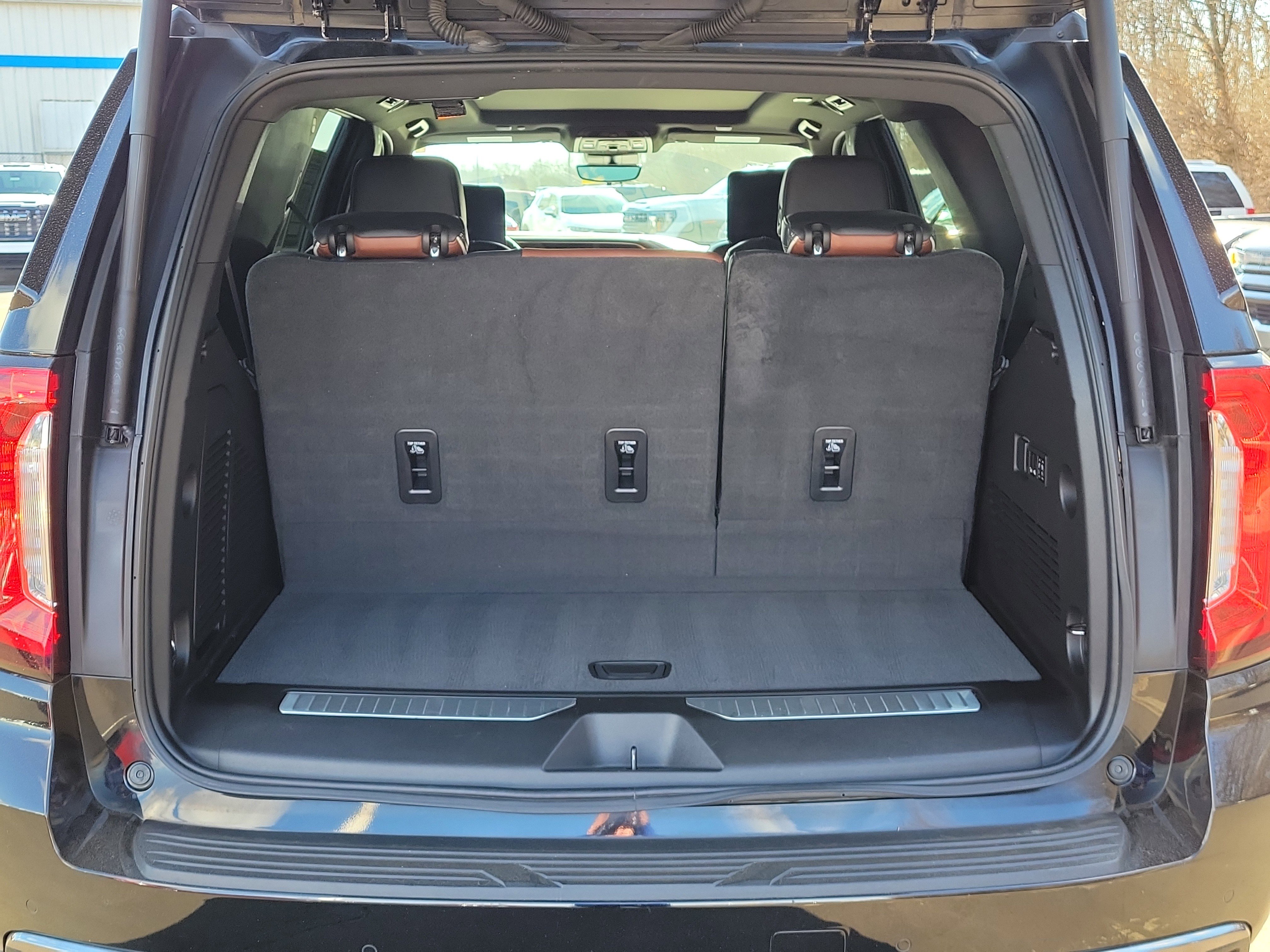 Used 2023 GMC Yukon Denali Ultimate image 8