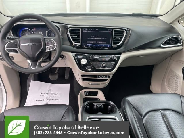 Used 2024 Chrysler Pacifica Touring-L image 12