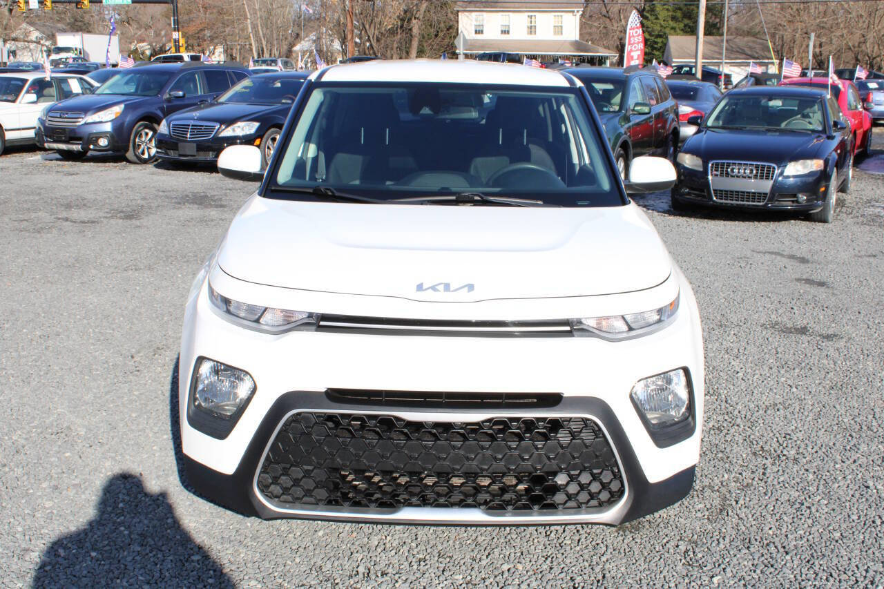 Used 2022 Kia Soul LX w/ Technology Package image 3