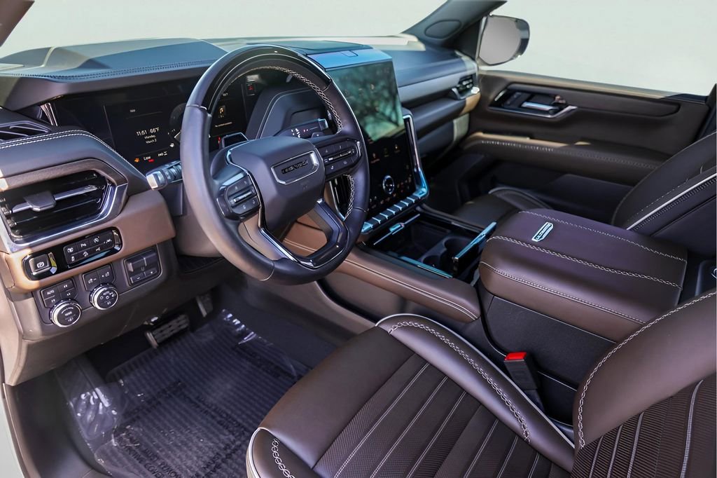 Certified 2025 GMC Yukon Denali Ultimate image 13