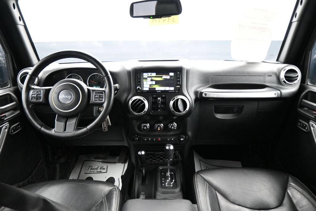 Used 2017 Jeep Wrangler Unlimited Sahara w/ Dual Top Group AWD/4WD image 19