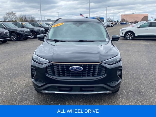 Used 2023 Ford Escape Platinum image 3