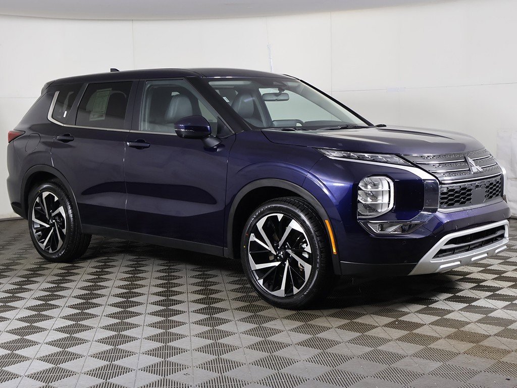 Used 2024 Mitsubishi Outlander SE image 2