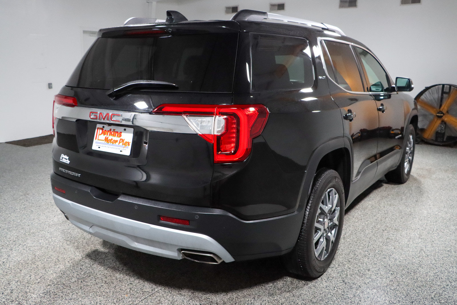 Used 2022 GMC Acadia SLT w/ Technology Package FWD image 7