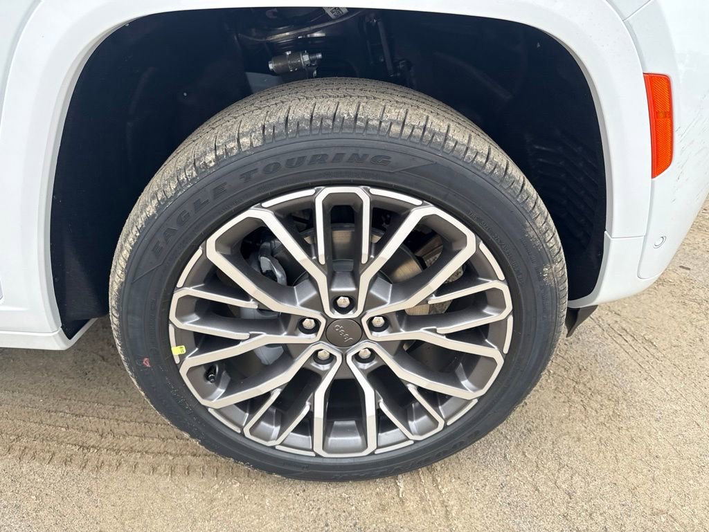 New 2026 Jeep Grand Cherokee Summit AWD/4WD image 9