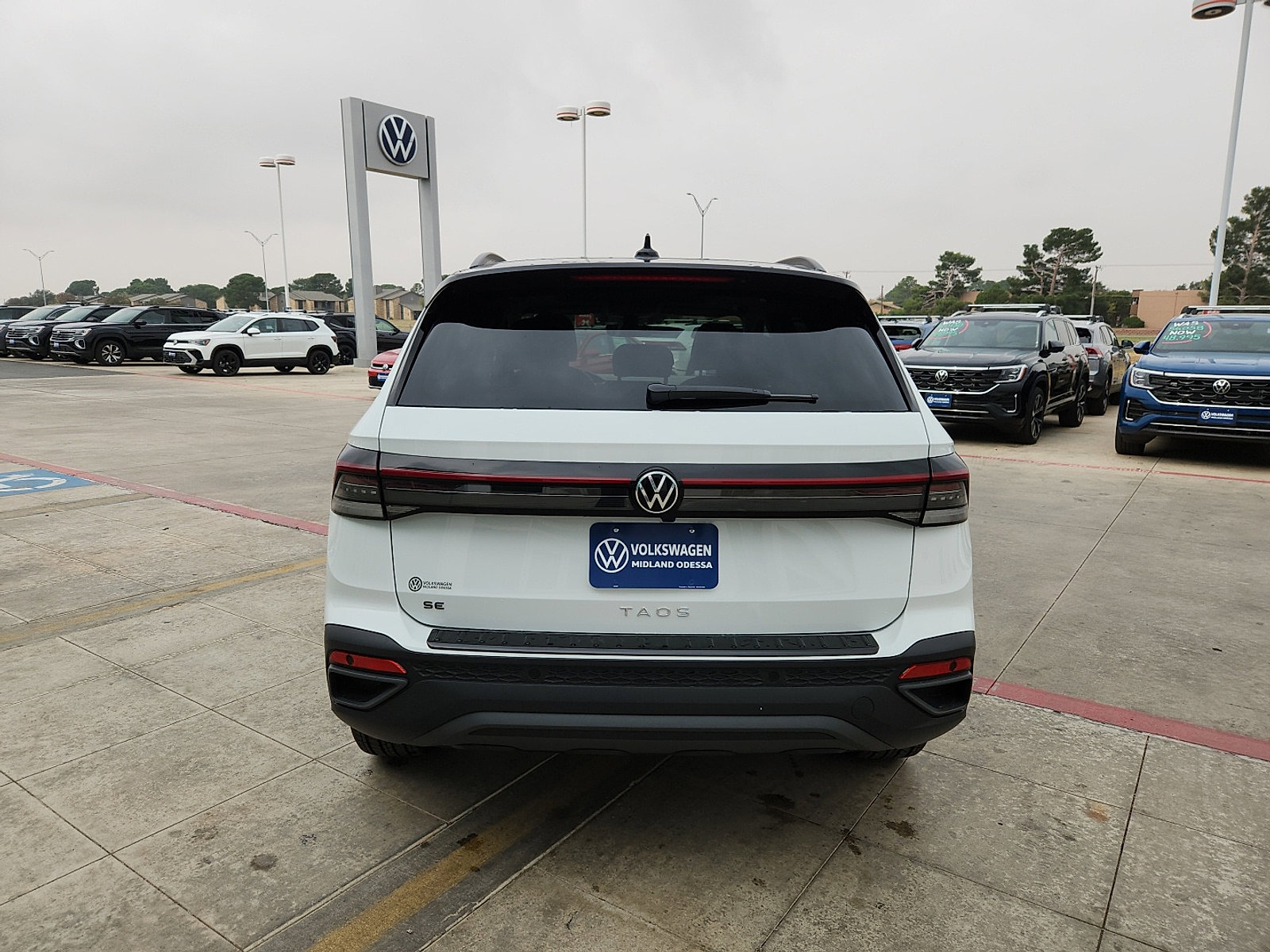 New 2026 Volkswagen Taos SE image 6