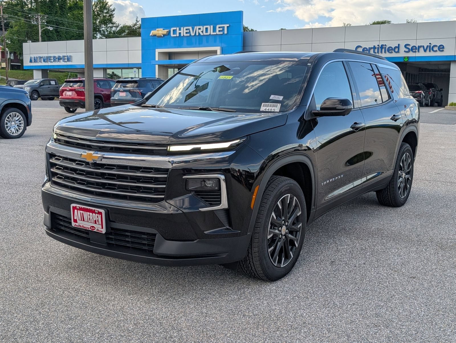 New 2026 Chevrolet Traverse LT w/ Sun and Wheel Package FWD image 4