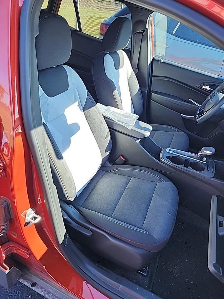 Certified 2024 Chevrolet Trax RS w/ Driver Confidence Package image 7