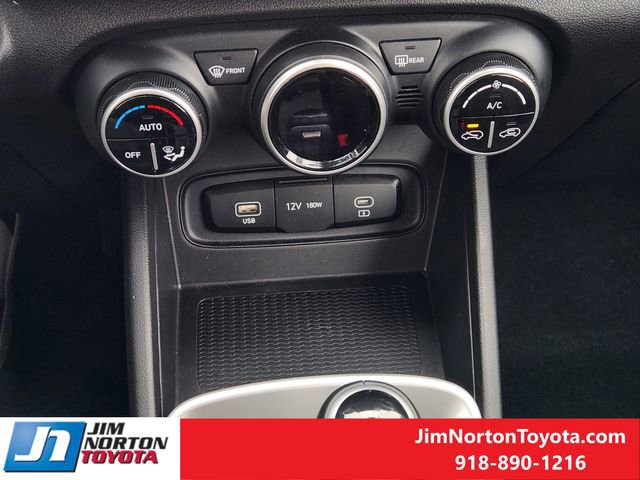 Used 2025 Hyundai Venue SEL image 19