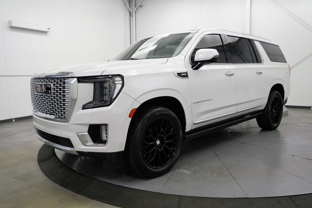 Used 2023 GMC Yukon XL Denali AWD/4WD image 3