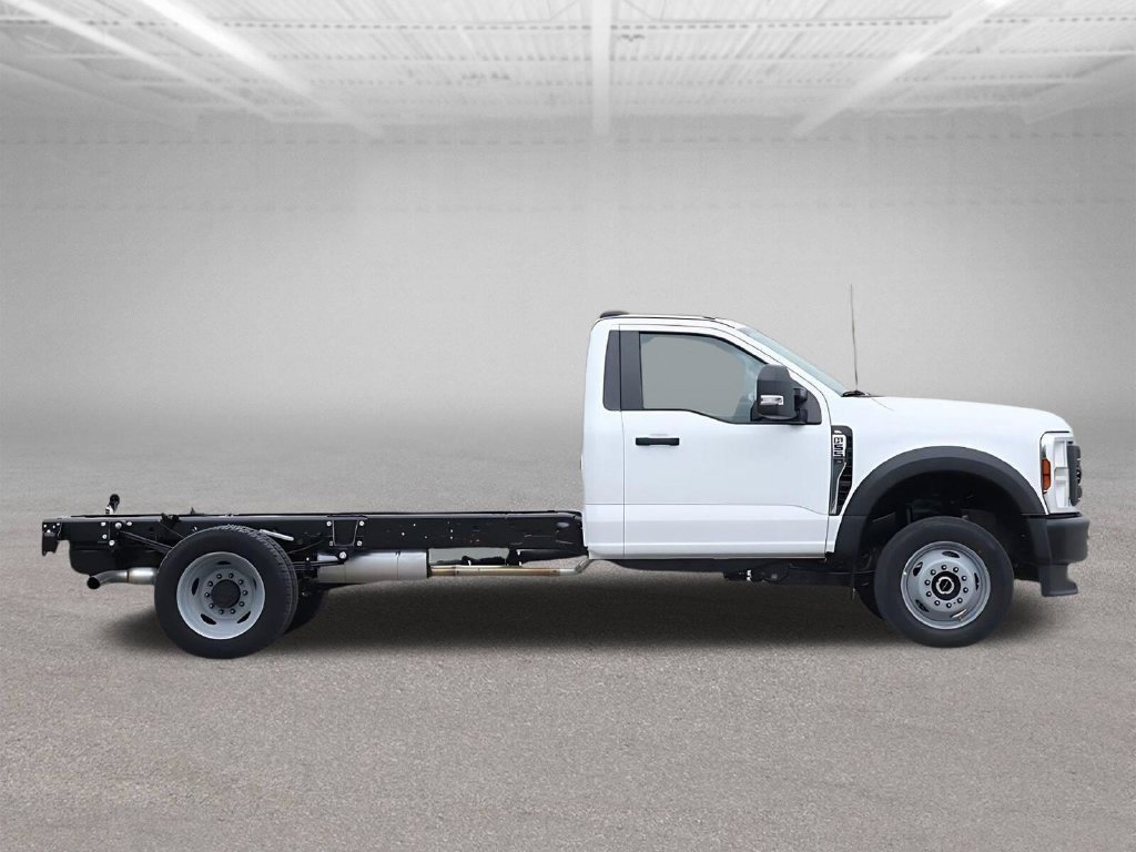 New 2025 Ford F550 4x4 Regular Cab Super Duty image 11