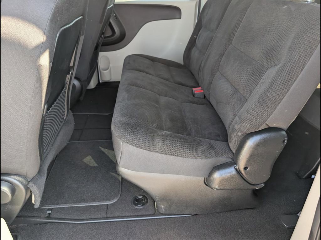 Used 2018 Dodge Grand Caravan SE FWD image 13