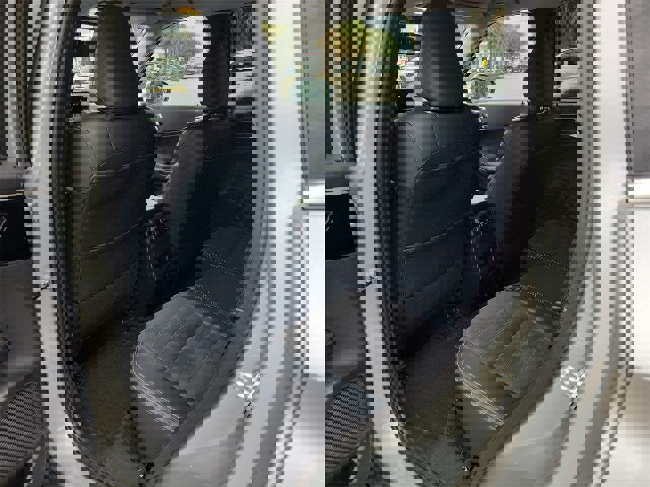 Used 2024 Mitsubishi Outlander SE image 10