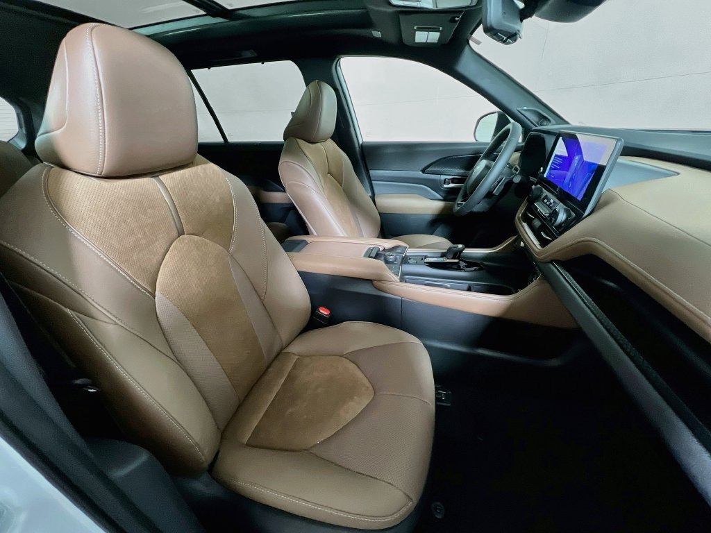New 2026 Toyota Grand Highlander AWD Hybrid image 23