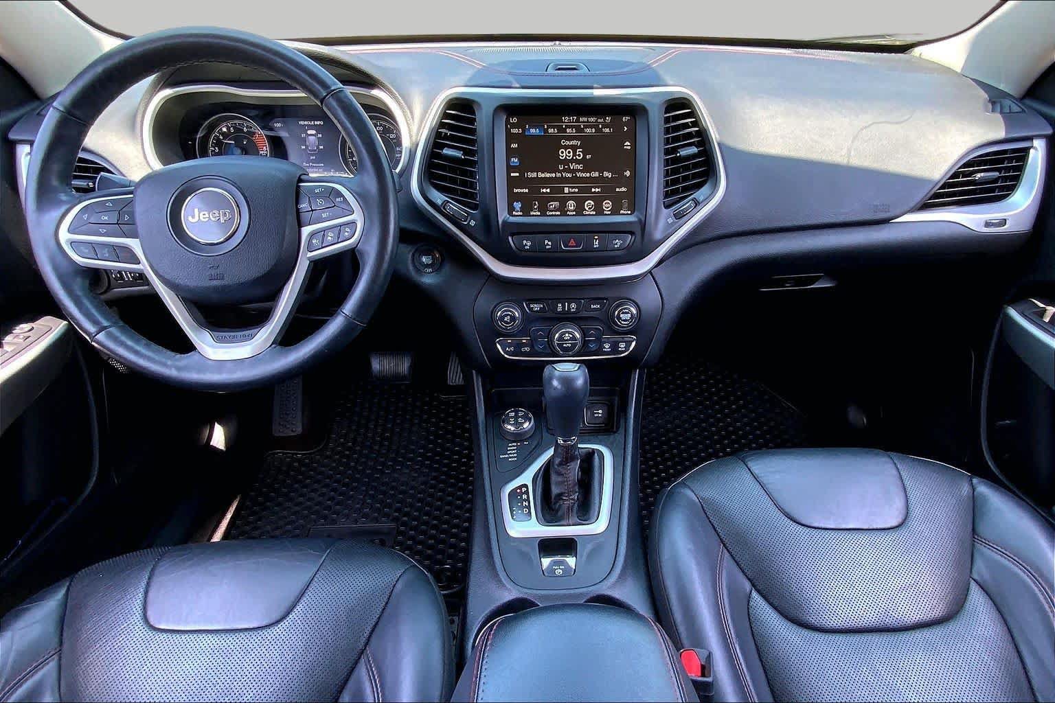Used 2017 Jeep Cherokee Trailhawk AWD/4WD image 15