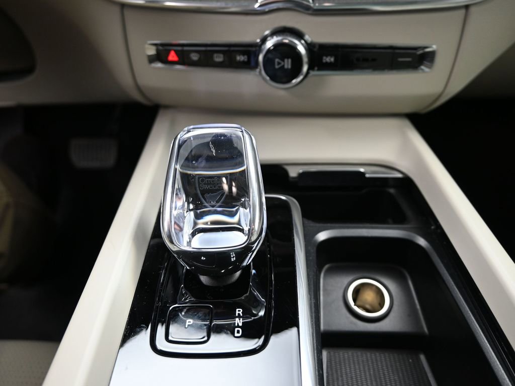 Used 2025 Volvo XC60 T8 Ultra w/ Protection Package Premier image 16