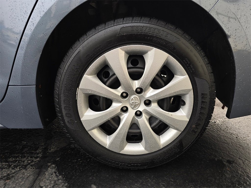 Used 2021 Toyota Corolla LE image 6