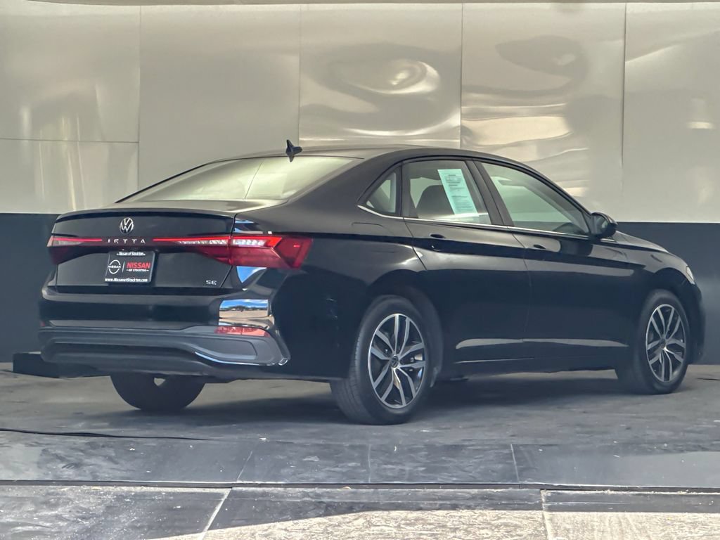 Used 2025 Volkswagen Jetta SE FWD image 3