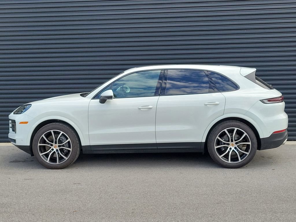 Certified 2025 Porsche Cayenne AWD/4WD image 2