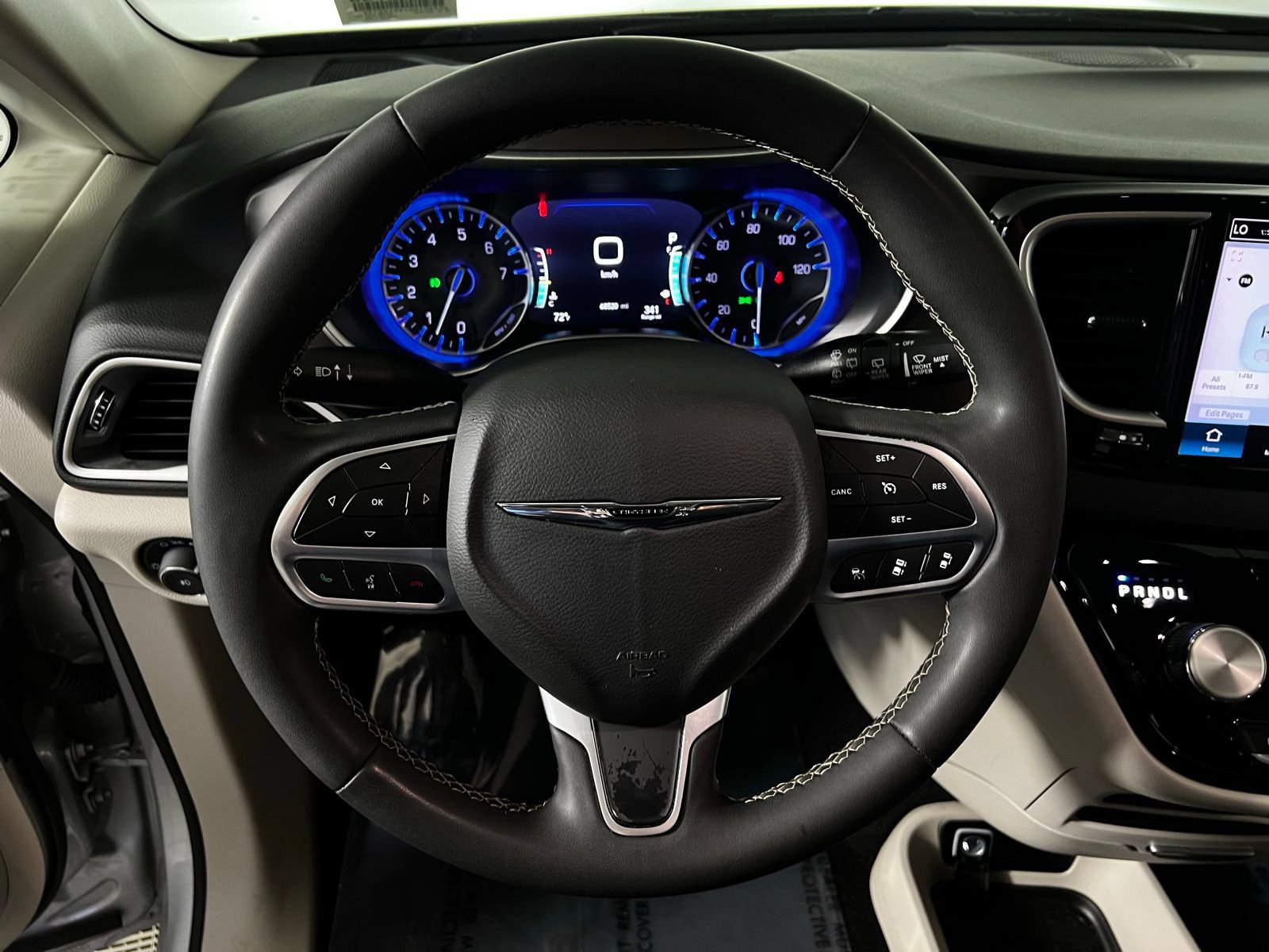 Used 2024 Chrysler Pacifica Touring-L FWD image 16