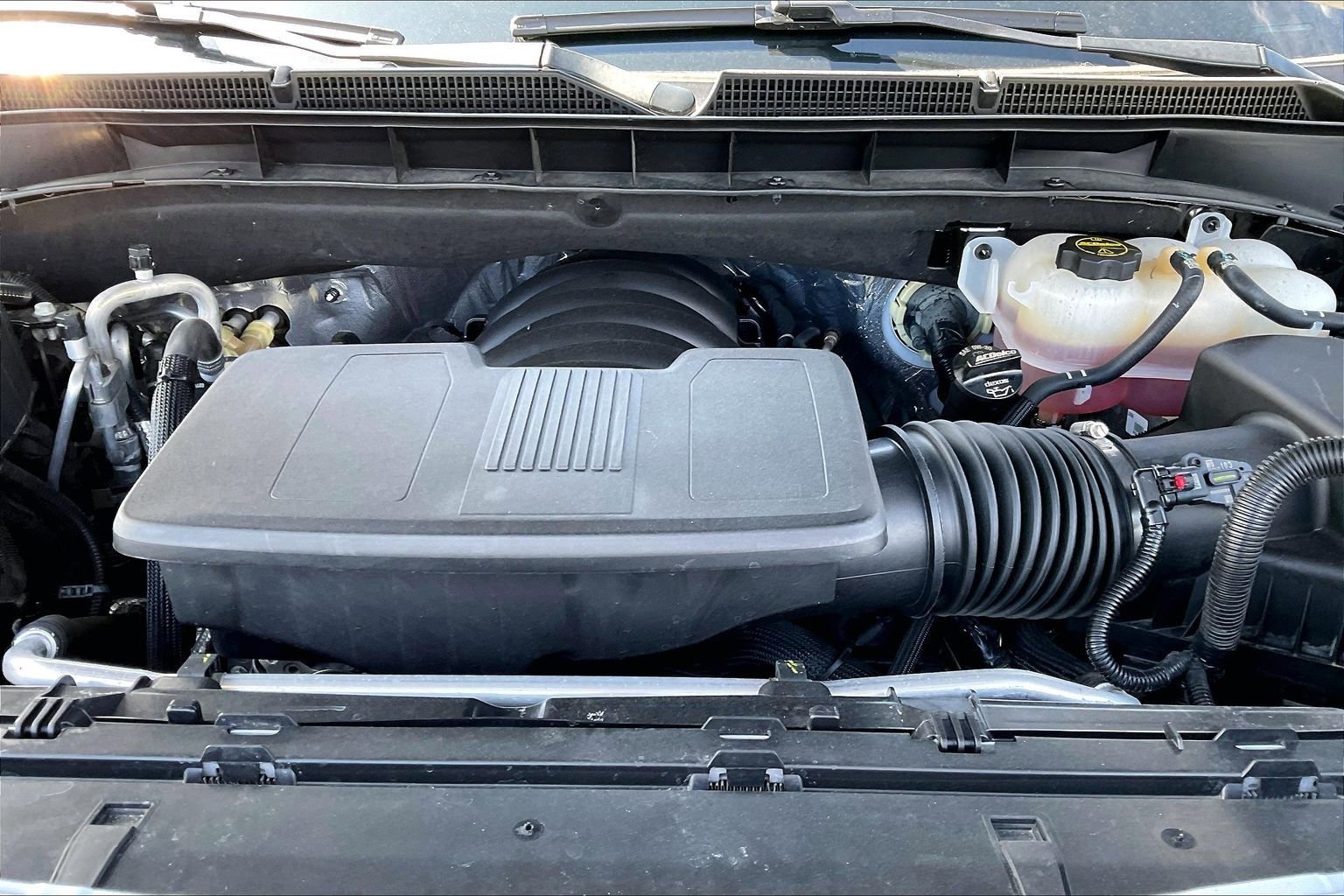 Used 2024 GMC Yukon XL SLT image 31