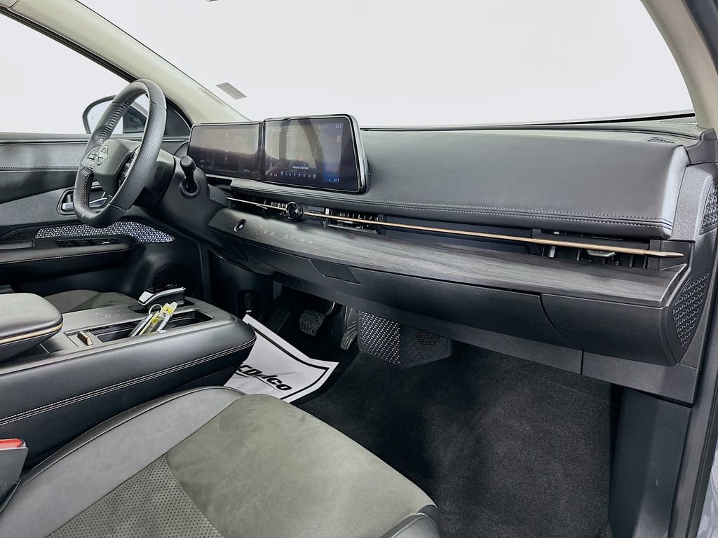 Used 2023 Nissan Ariya AWD image 30